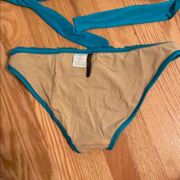 BCBGMAXAZRIA Bikini - Picture 6 of 7